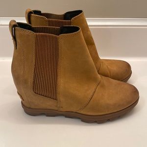 Sorel Joan of the arctic Chelsea wedge ankle boots